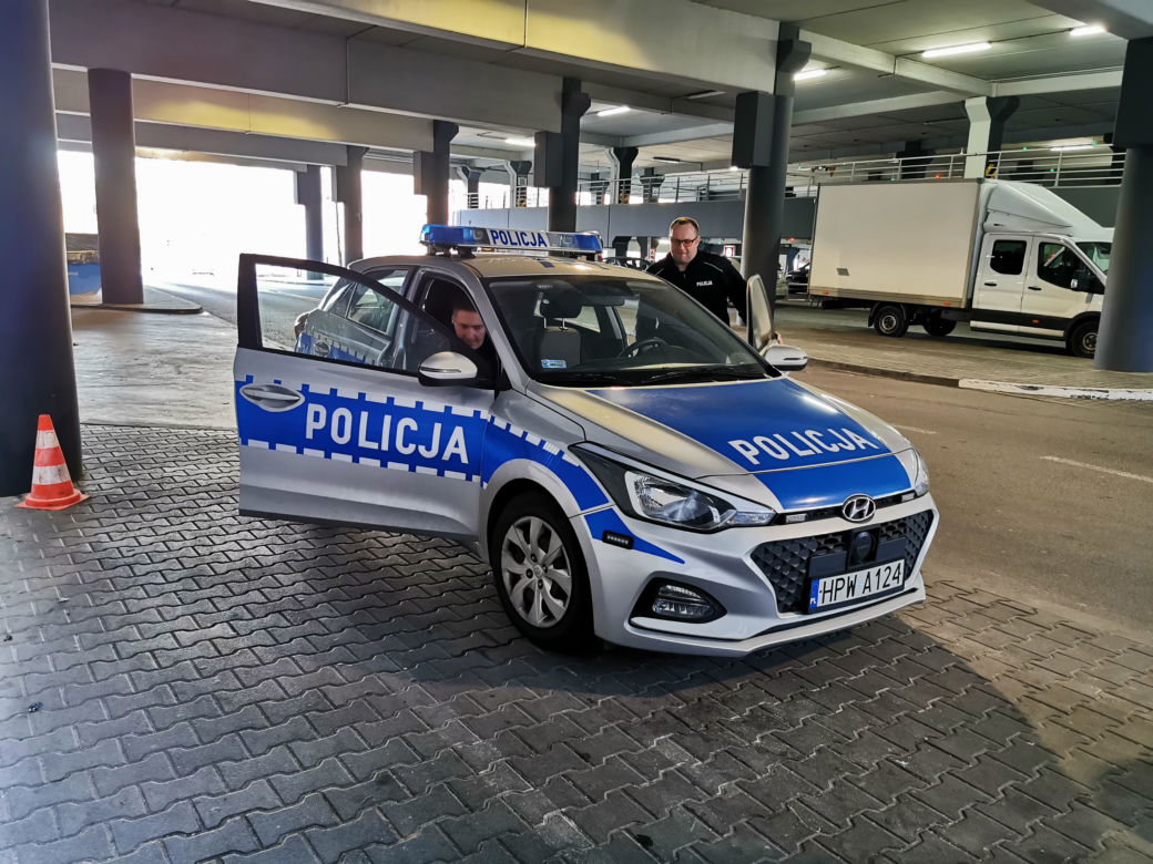 Szczecińscy policjanci kontrolują przestrzeganie kwarantanny