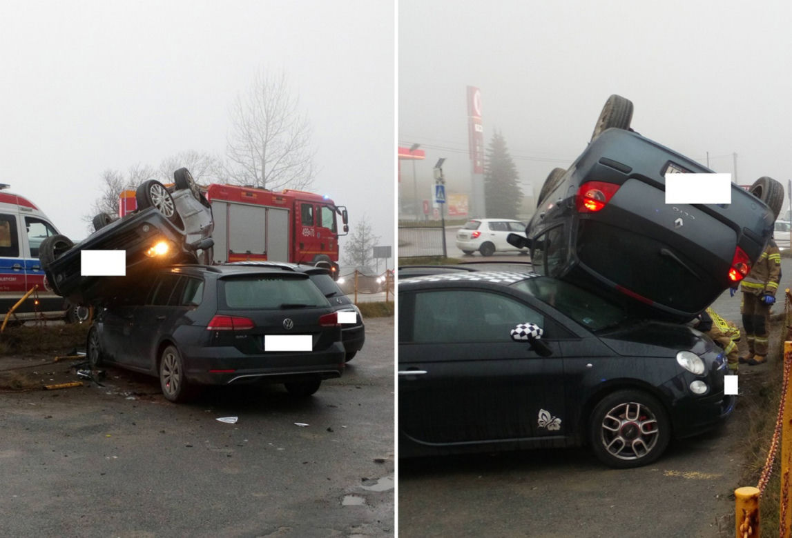 Nieprawdopodobny wypadek na Zakopiance. Osobowy renault wylądował na dwóch innych pojazdach [ZDJĘCIA]