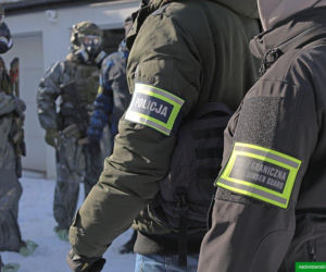 Laboratorium mefedronu w domu w Wawrze