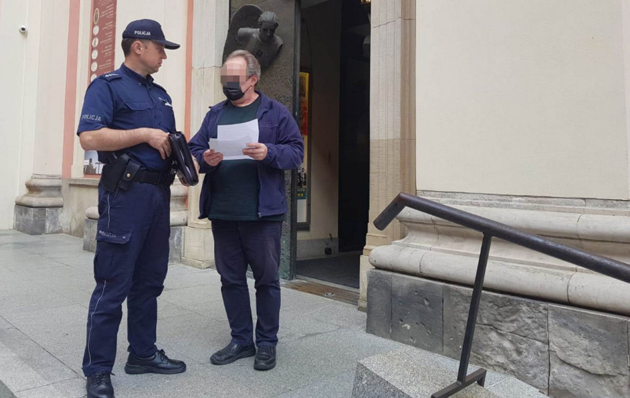 Policjanci edukują seniorów w Warszawie