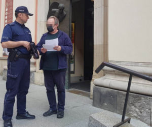 Policjanci edukują seniorów w Warszawie