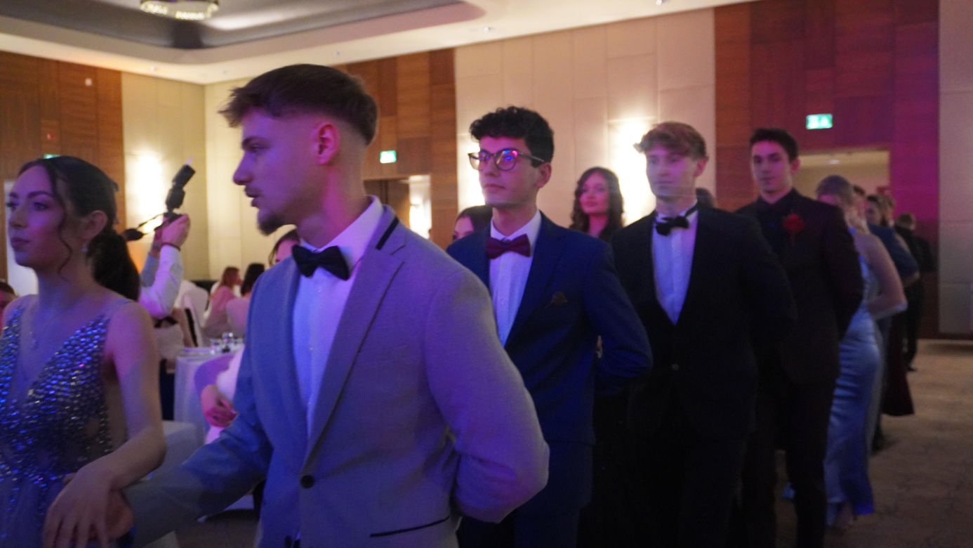 Studniówkowe szaleństwo. Bal przedmaturalny I LO im. Bartłomieja Nowodworskiego 