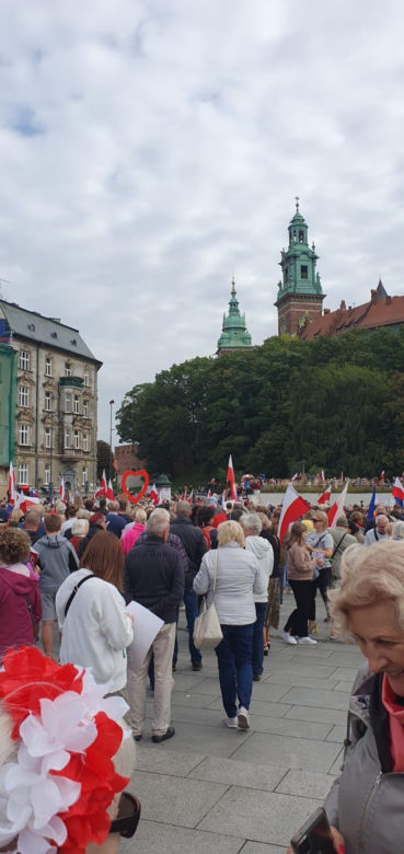 Przez Kraków przeszedł marsz solidaryzujący z warszawskim Marszem Miliona Serc
