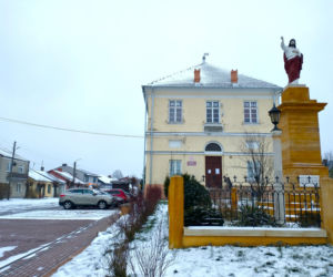 To miasto w województwie łódzkim ma jeden z najpiękniejszych rynków. Zachwyca też zabytkowym ratuszem