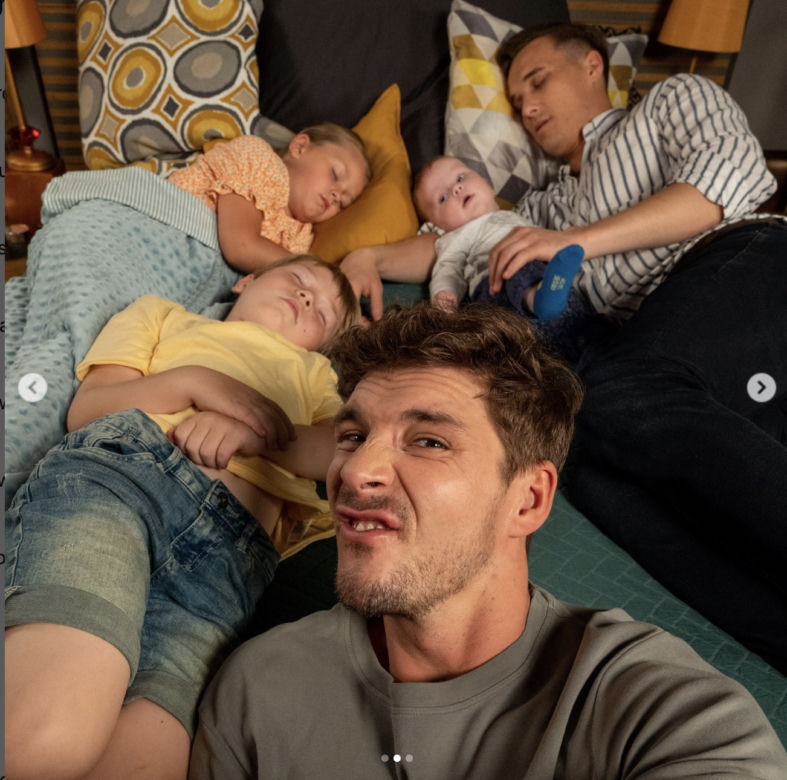 M jak miłość. Marcin (Mikołaj Roznerski), Olek (Maurycy Popiel), Borysek (Tymon Szkopek), Szymek (Staś Szczypiński), Maja (Laura Jankowska)