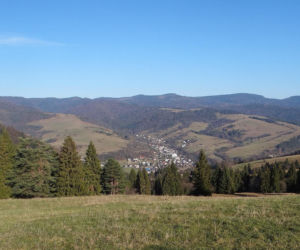 To jedna z najpiękniejszych wsi w województwie małopolskim. Kiedyś była częścią popularnego uzdrowiska