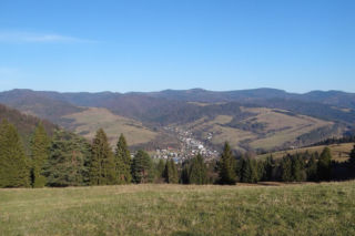 To jedna z najpiękniejszych wsi w województwie małopolskim. Kiedyś była częścią popularnego uzdrowiska