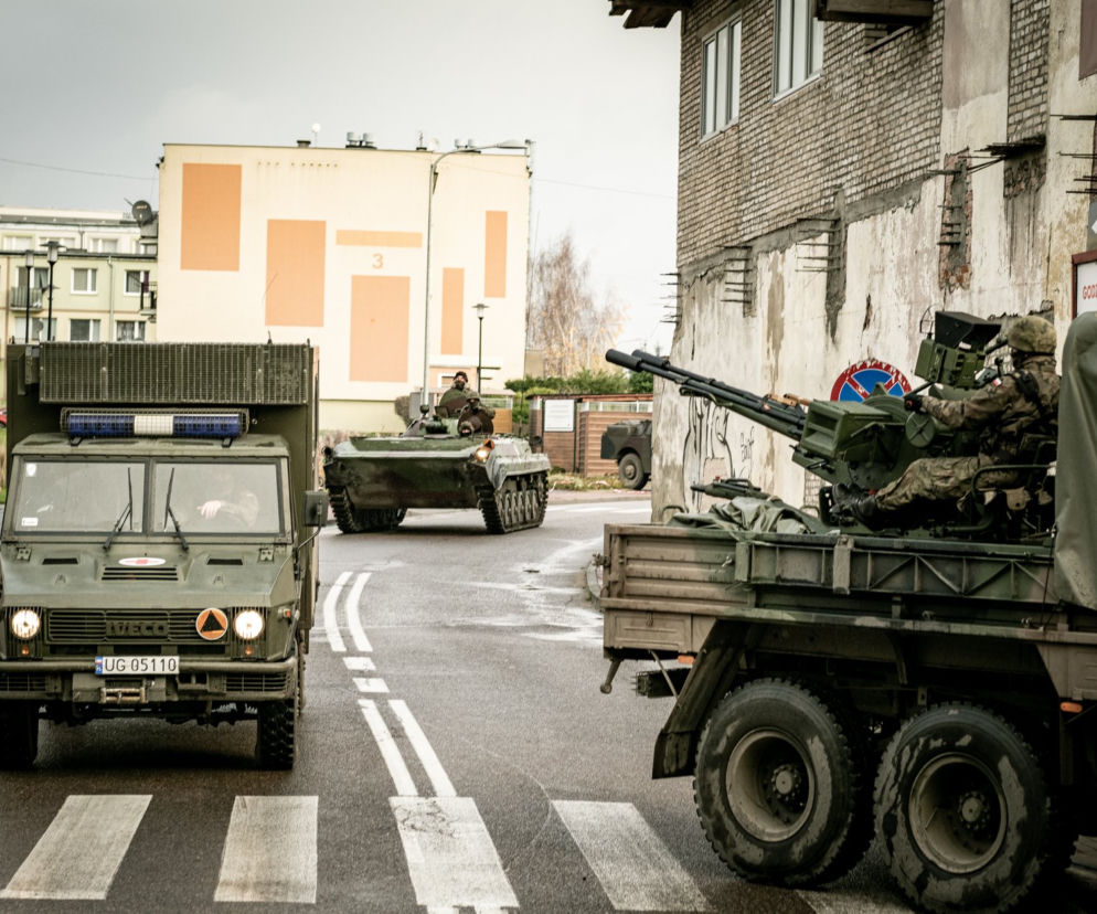 Orzysz. Szturm na urząd miejski. Żołnierze zablokowali centrum miasta [ZDJĘCIA]