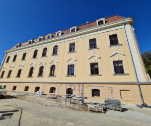 To jedno z najpiękniejszych miasteczek na Śląsku. Czaruje nie tylko rynkiem, ale też unikatowym pałacem