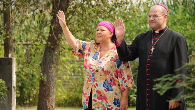 Ranczo 9 sezon. Michałowa (Marta Lipińska), biskup Kozioł (Cezary Żak)