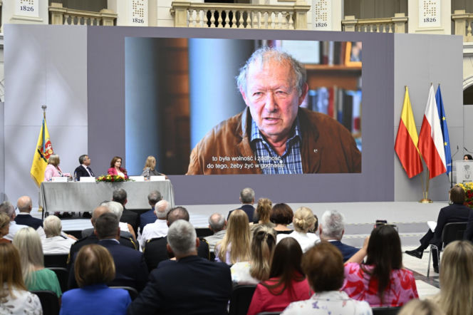 Warszawa uhonorowała Andrzeja Poczobuta. Wzruszające słowa po odebraniu odznaki Honorowego Obywatela
