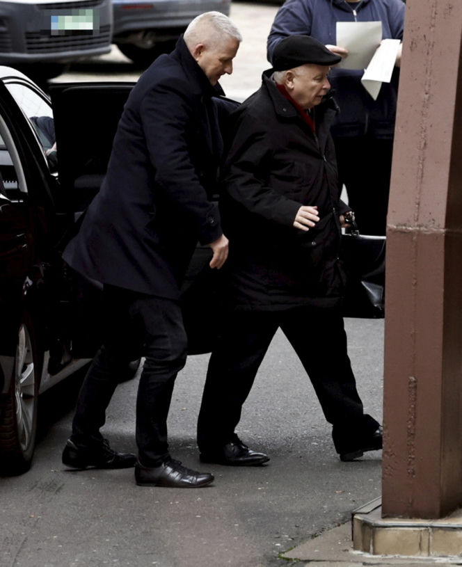 Politycy PiS zjeżdżają na Nowogrodzką