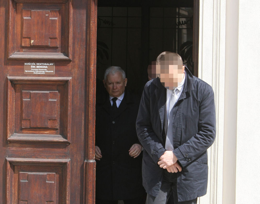 Kaczyński jak gwiazdor! Wpisał się w książkę nieznajomemu 