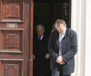 Kaczyński jak gwiazdor! Wpisał się w książkę nieznajomemu 