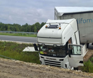 Ciężarówka zablokowała obwodnicę Wąchocka