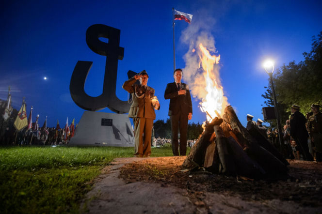 Walka o ogień na Kopcu Powstania. Czy iluminacja zastąpi ogień przez 63 dni obchodów