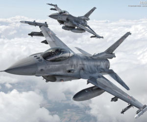 Ktoś próbował oślepić pilota F-16! Wiązka lasera trafiła w wojskowy samolot podczas lądowania