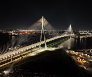 Gigantyczny hokejowy kij nad rzeką Detroit. Dlaczego budzi tyle kontrowersji?