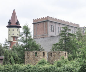 Ostatni zamek. Zamczystość polska: od Wawelu do Stobnicy