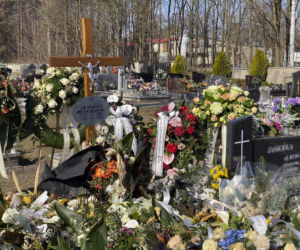 Rodzinna masakra w Kadłubie. Ojczym i prababcia 17-letniego mordercy spoczęli w osobnych grobach