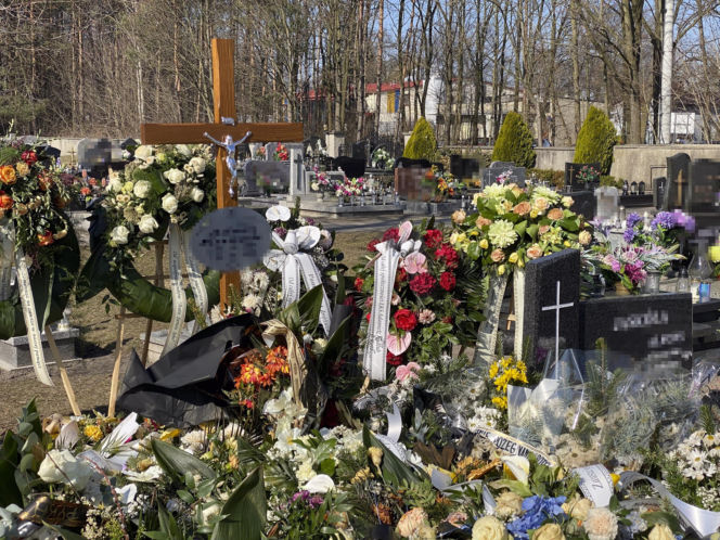 Rodzinna masakra w Kadłubie. Ojczym i prababcia 17-letniego mordercy spoczęli w osobnych grobach