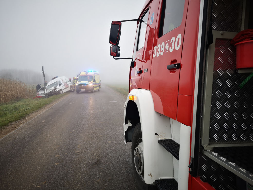 W Łące pod Rzeszowem zderzyły się dwa auta. Jedna osoba została poważnie ranna 