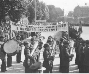 WYJĄTKOWE zdjęcia z placu Wolności w Poznaniu. Tak świętowano tam przed wojną
