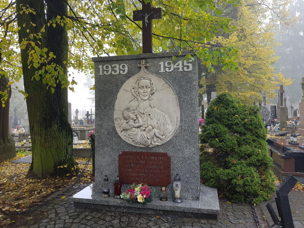 Zrobiliśmy spacer po białostockich nekropoliach. Sprawdź w jakim stanie są nagrobki historycznych postaci [ZDJĘCIA]