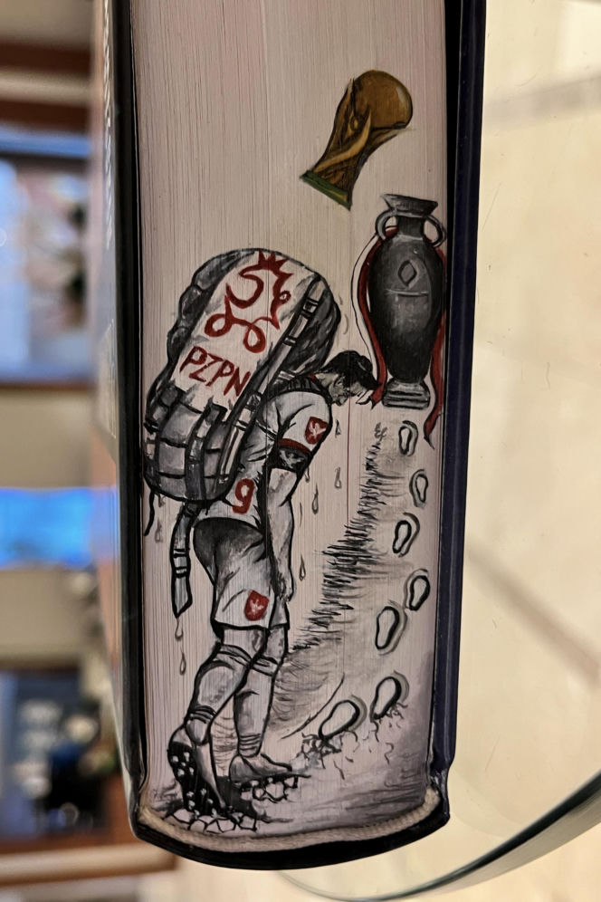 Robert Lewandowski otrzymał wyjątkowy prezent. Takiej książki jeszcze nie miał