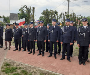 Dąbrówka Stany, gmina Skórzec: nowym wozem strażackim, po nowej drodze, do nowej szkoły