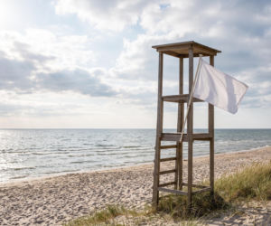 Sinice Dziwnów. Czy w Dziwnowie można się kąpać 26.08? Flaga, warunki pogodowe