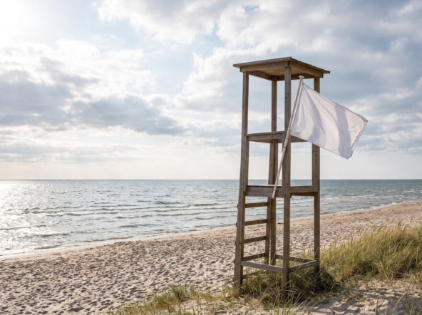 Sinice Dziwnów. Czy w Dziwnowie można się kąpać 26.08? Flaga, warunki pogodowe