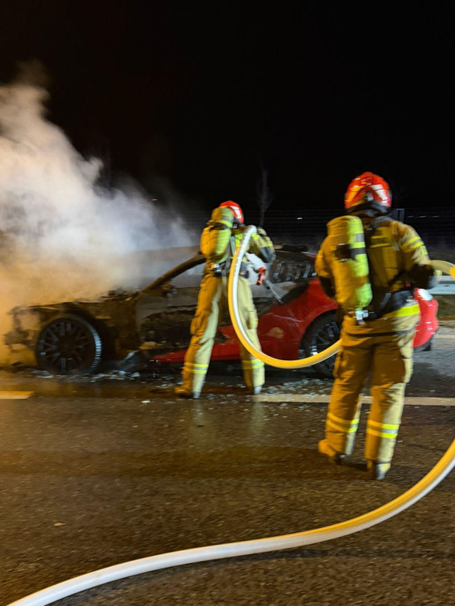 Mustang stanął w płomieniach na S3. Akcja strażaków na Dolnym Śląsku
