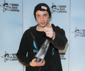 Debiutował jako Magik w Jesteś Bogiem. Tak na przestrzeni lat zmienił się Marcin Kowalczyk