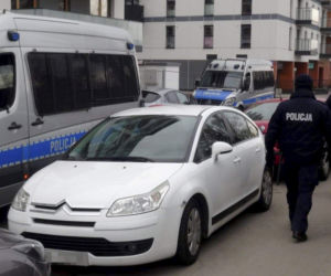 Zabójstwo 21-letniej Ukrainki w Warszawie. Ciało leży na balkonie. Trwa obława