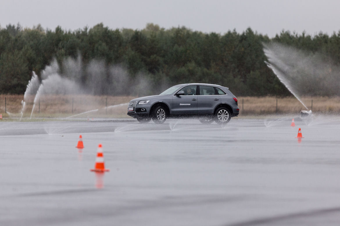 jazda po mokrej nawierzchni Audi Q5