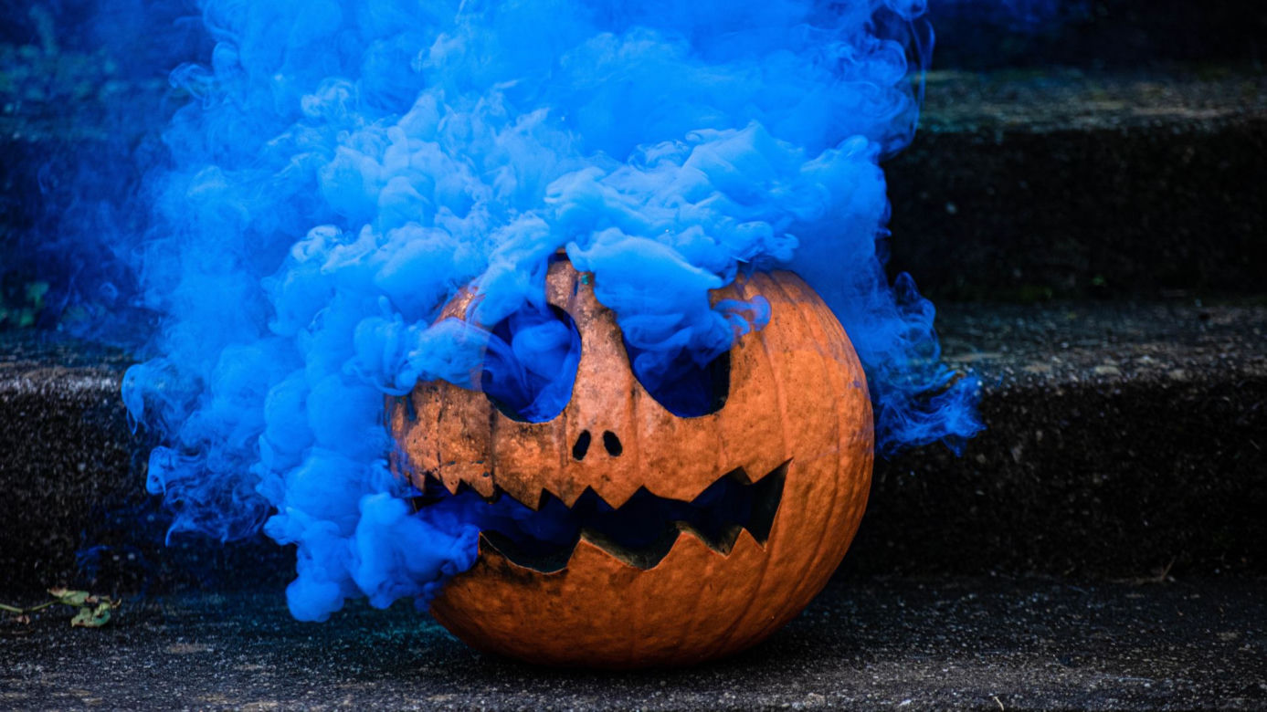 Dynia na Halloween. Jak zrobić krok po kroku? Straszne i śmieszne wzory [GALERIA]