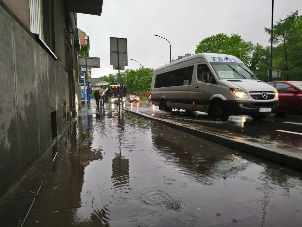 Ulewy w Małopolsce 23.05.2019: Ulice zamieniły się w rwące rzeki, sytuacja jest dramatyczna