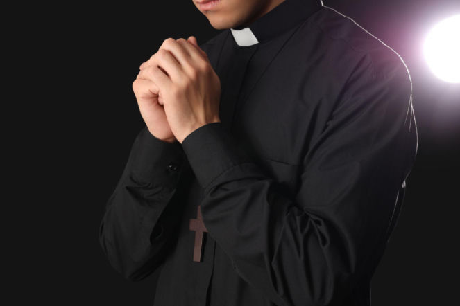 W dzieciństwie wykorzystał go ksiądz. Kościół wypłacił mu odszkodowanie! 