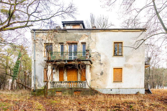 Opuszczona willa w Konstancinie