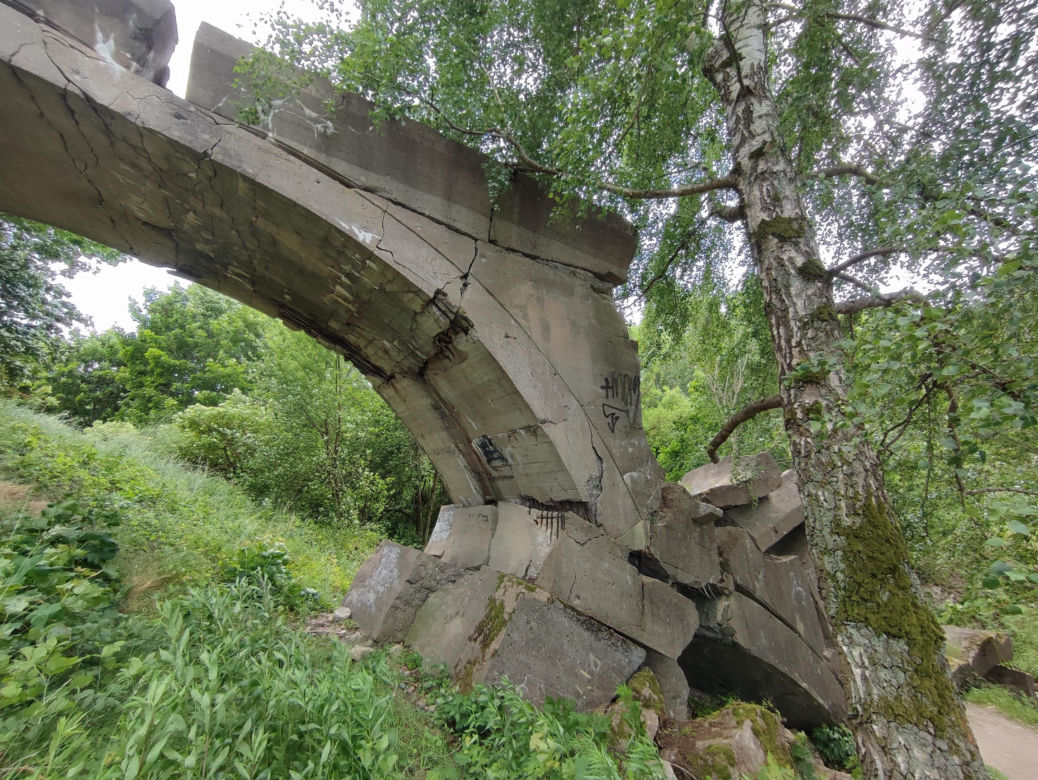 Zwalony most w Grądach Kruklaneckich