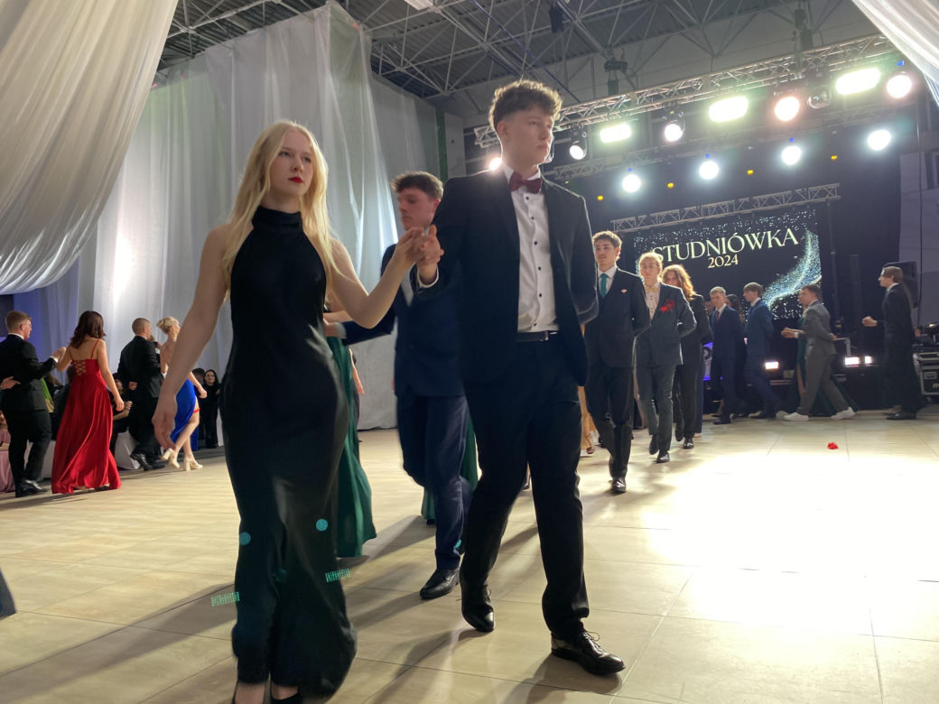 Studniówka 2024 w Lotniku. Tak bawili się uczniowie IV LO w Zielonej Górze	