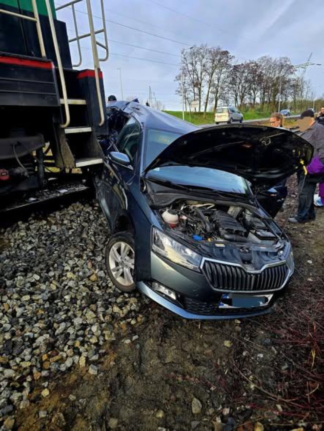 Polkowice. Wypadek na przejeździe kolejowym