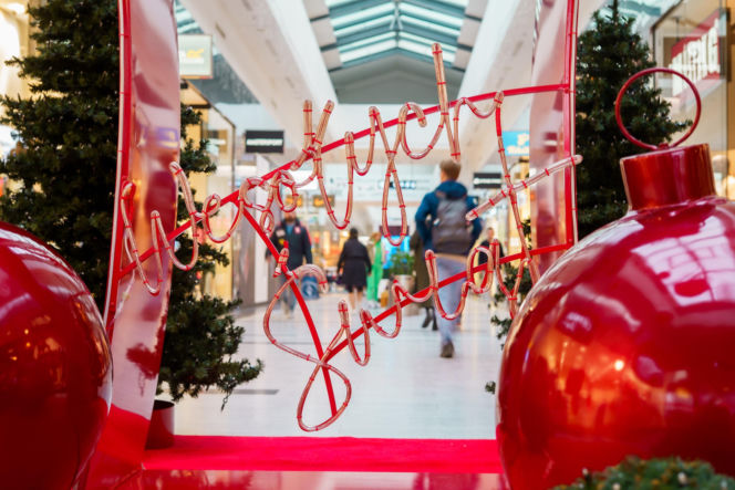 Radość świątecznych zakupów w FACTORY. Outletowe rabaty, najlepsze marki i dobra świąteczna zabaw