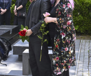 Pogrzeb Stanisławy Celińskiej. Tak się wystroiły gwiazdy. Karolak robił nawet zdjęcia telefonem! Wprowadzają nowy pogrzebowy savoir vivre?