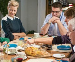 RODZINKA.pl 4 sezon. Natalia (Małgorzata Kożuchowska), Ludwik (Tomasz Karolak), Kacper (Mateusz Pawłowski), Tomek (Maciej Musiał)