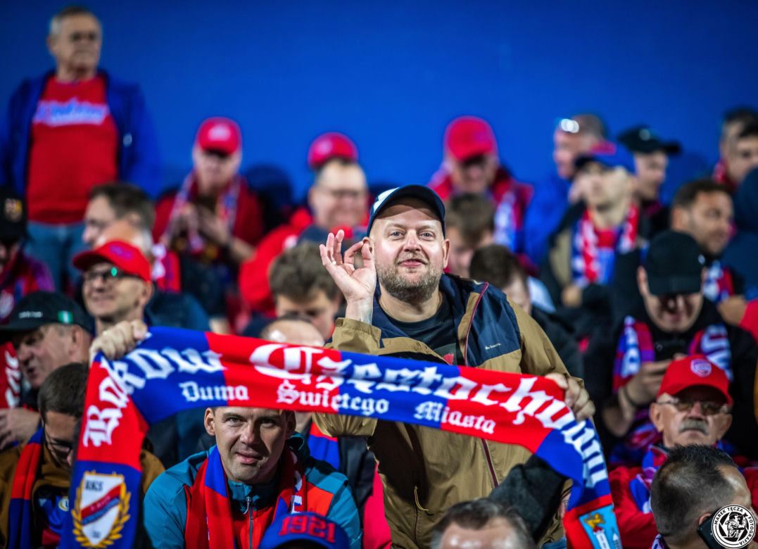 Kibice na meczu Raków Częstochowa - Aris