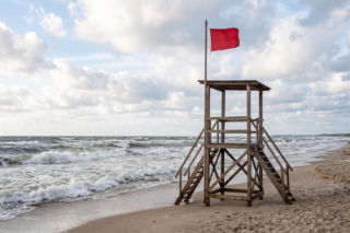 Sinice Międzyzdroje. Czy w Międzyzdrojach można się kąpać 21.07? Flaga, warunki pogodowe