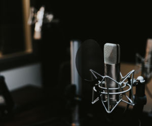 „Głośne słuchanie”, czyli audiobooki „od kuchni”. Nowy projekt w Mediatece w Ostrowie