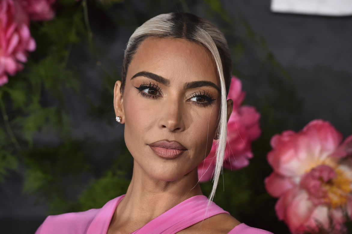Kim Kardashian wyda milion dolarów na prezenty dla dzieci! Bajeczne Święta w rezydencji gwiazdy "przyjaciel rodziny" ujawnia ze wyda az tyle na 4 dzieci